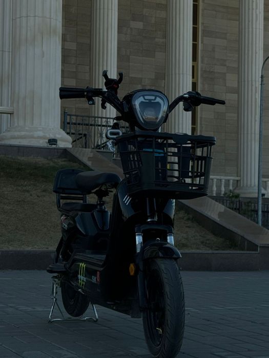 Продаеться Скутер ск8