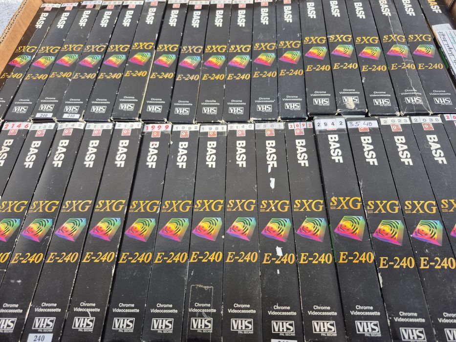 Vând lot 40 casete video VHS originale Basf, 240 minute cu filme

- 20