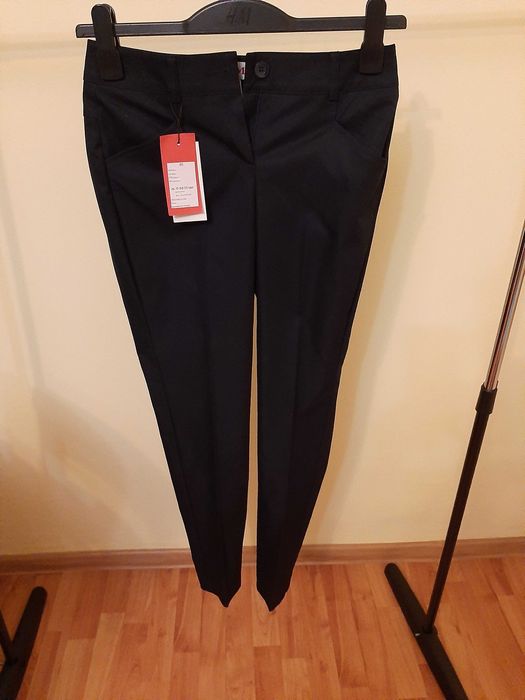 чисто нов син панталон