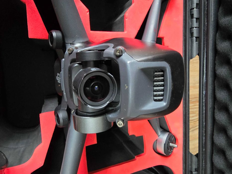 DJI FPV дрон комплект + специален твърд куфар