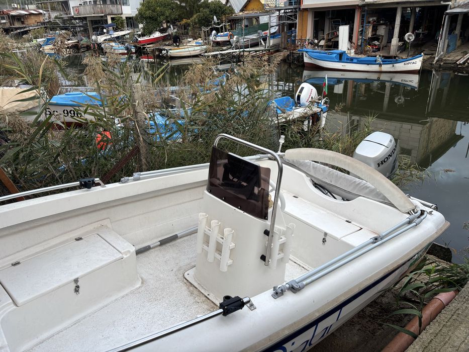 Лодка Шарк445+колесар