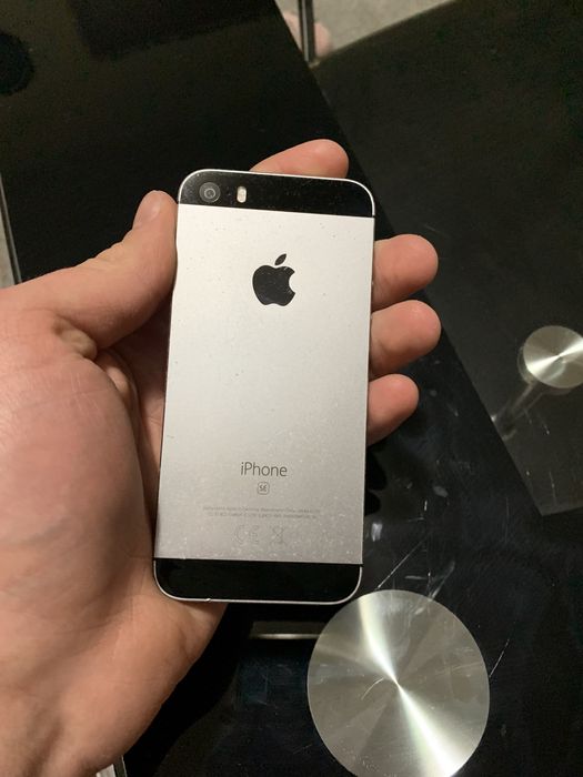 iPhone SE 64gb 100% battery