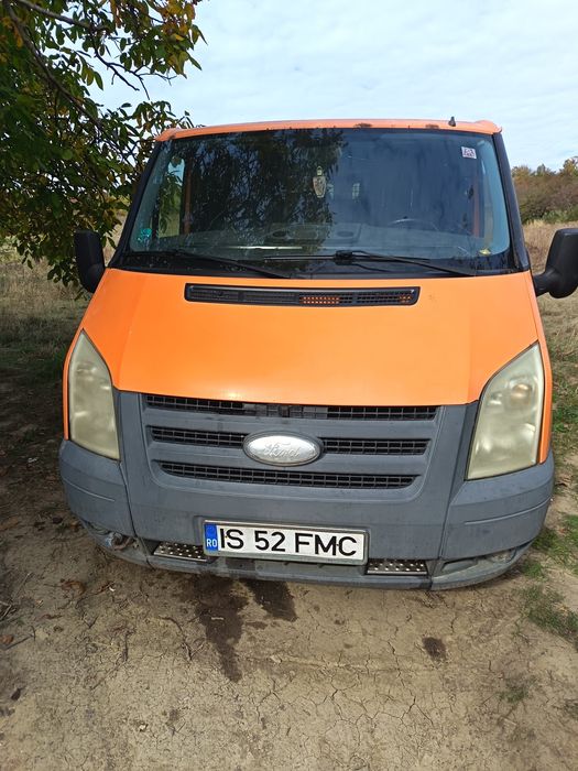 Vînd Ford tranzit 2.2 an 2011 diesel dotări multiple