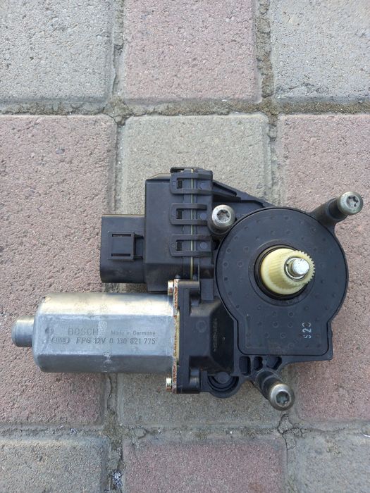 Стеклоподъемник  моторчик ауди А6 С5