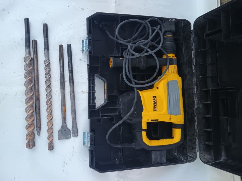 Ciocan rotopercutor dewalt d25614. An 2022,impecabil, cutie + accesori
