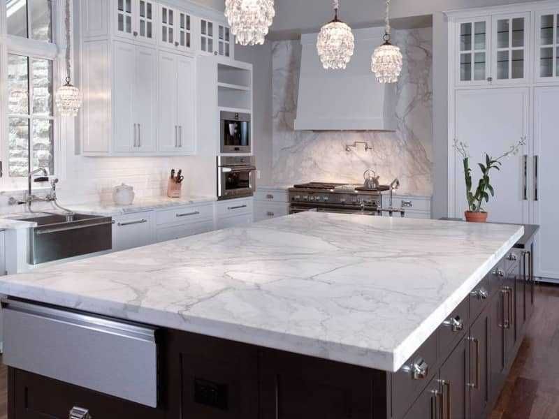 Столешница из кварца и акрила (искусственный камень) на кухню