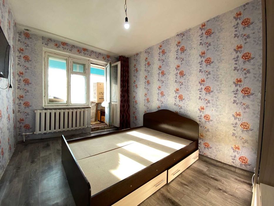 Продам 2-х ком. - на 8 мкр!