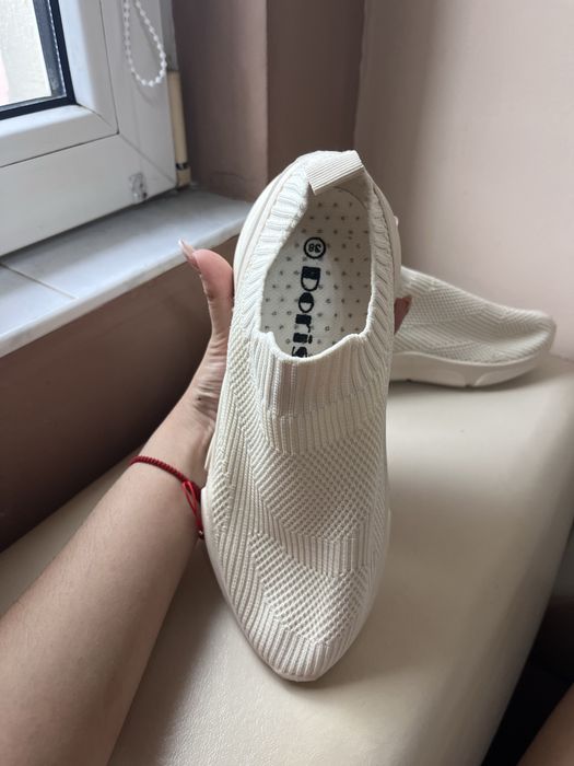 Бежови маратонки