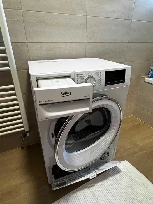 Uscator de rufe Beko  B3T41242 cu pompa de caldura