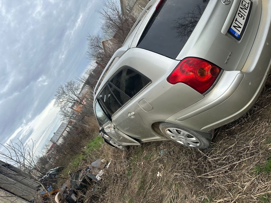 Dezmembrez toyota avensis 2.0 diesel 2006 d4d