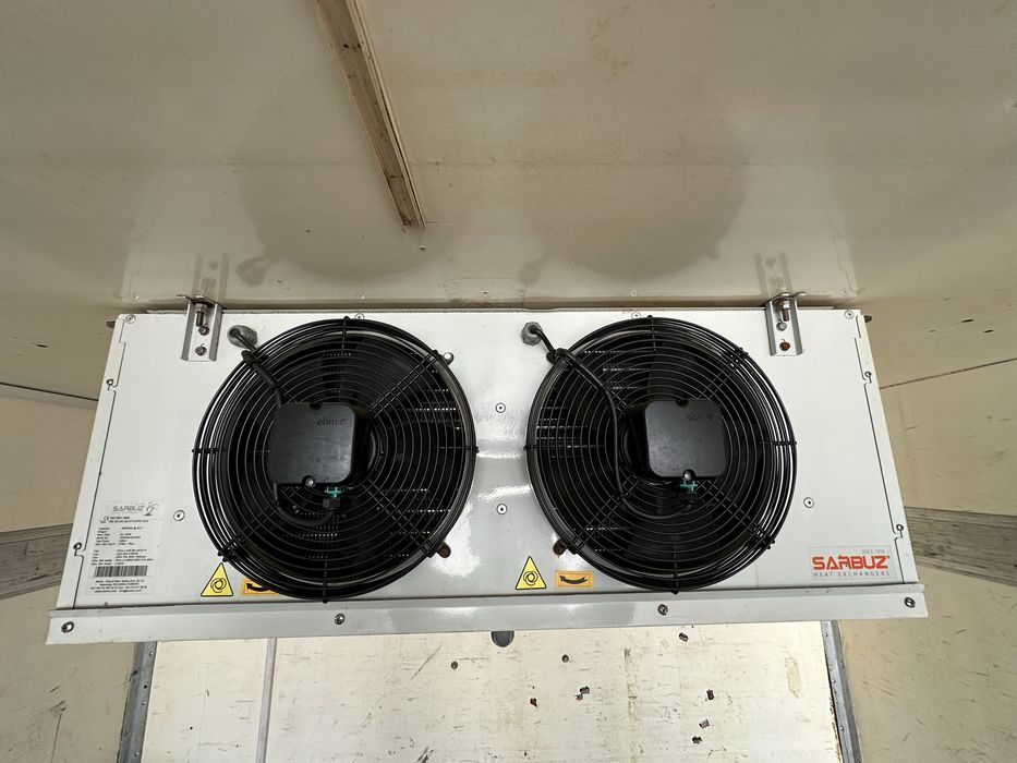 Vand urgent container frigorific si container AC