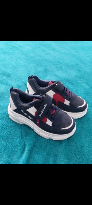 Adidasi la pret de fabrica. Marime 31