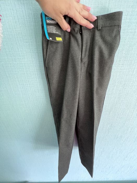 Продам брюки на мальчика 7 лет