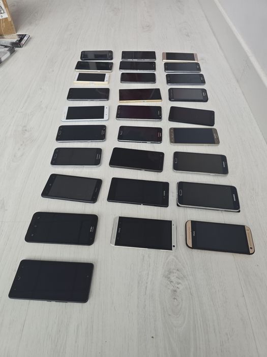 Smartphone-uri en-gros pentru piese, complete, fără defecte majore