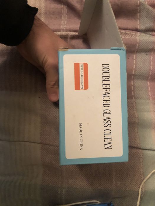 Уред за почистване на прозорци и от двете страни