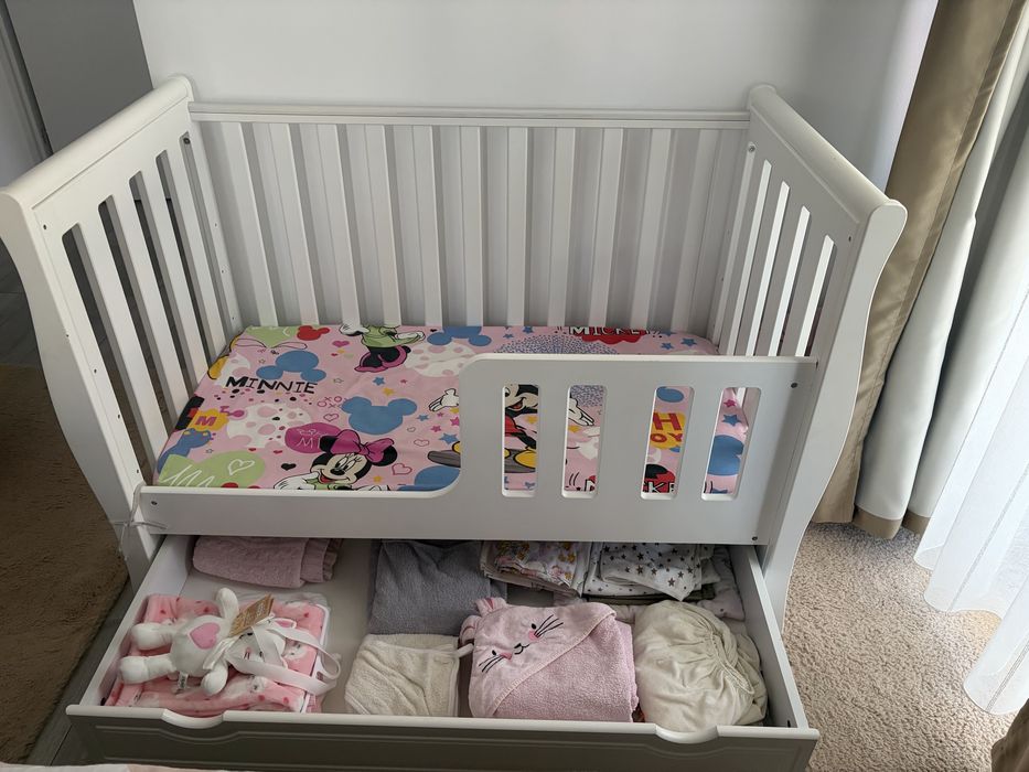 Patut din lemn 120x60 cm cu laterala detasabila si sertar + saltea