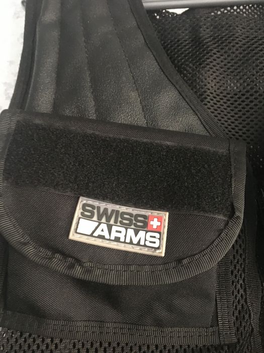 Vesta multifuncțională swiss arms