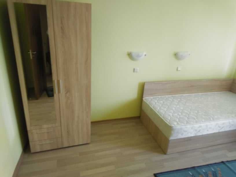 Дава се под наем Тристаен апартамент в Бургас, Славейков - 80 кв.м за 165.75 € - Снимка #1