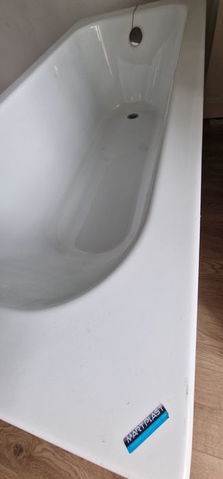 Vand cada baie  nefolosita + accesorii