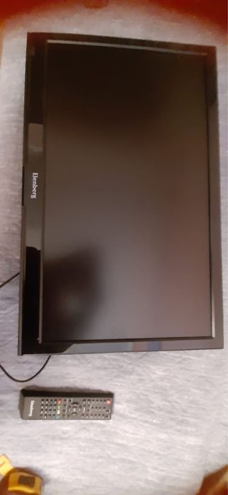 Телевизор Elenberg + настенное крепление