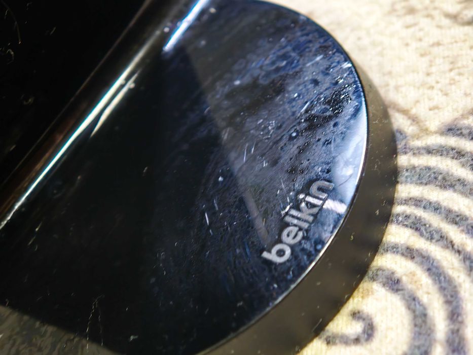 Безжично Магнитно зарядно за GSM Бързо 20 watts Belkin Wireless charger stand