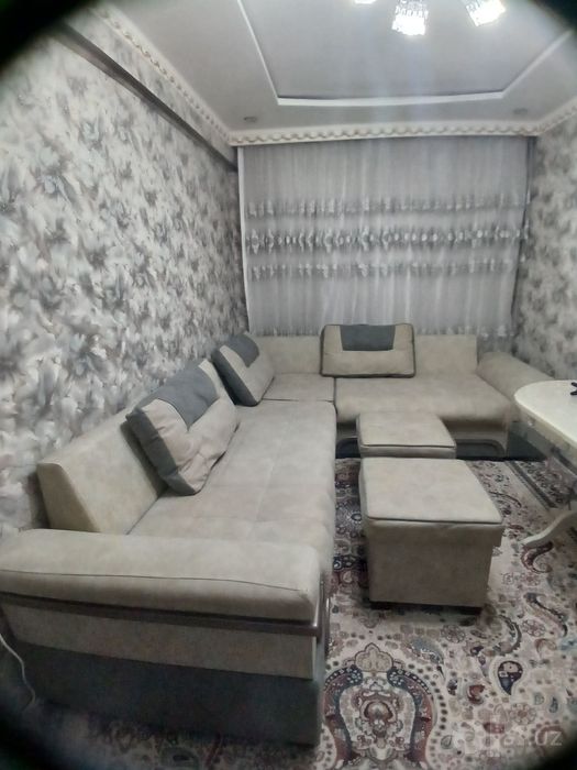 Срочно продаю раскладной гостиный диван