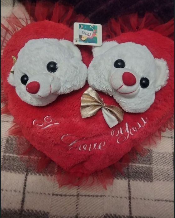 Пееща възглавничка и лаещо кученце