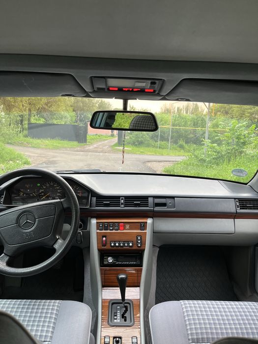 Mercedes Benz E230