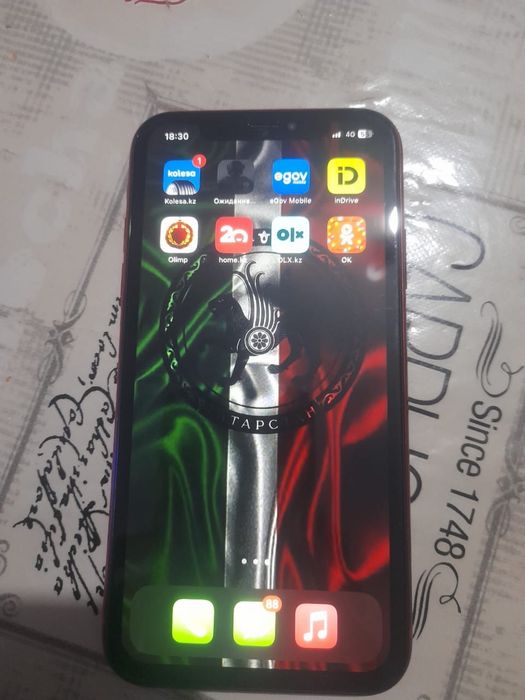 iPhone XR память 64 гига