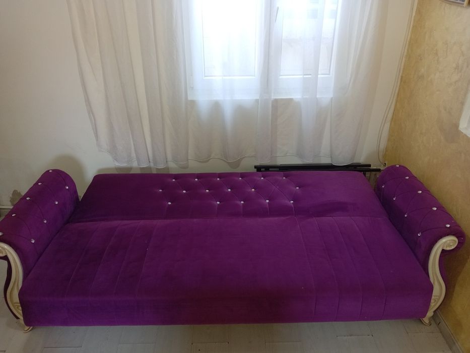 Canapea extensibila cu lada și mobila de bucatarie preț 2500 neg  fără plita și coptor