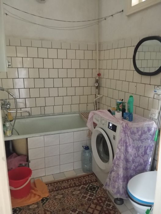 Продаётся 2-х комнатная квартира рядом Дворце Химика 1-й этаж