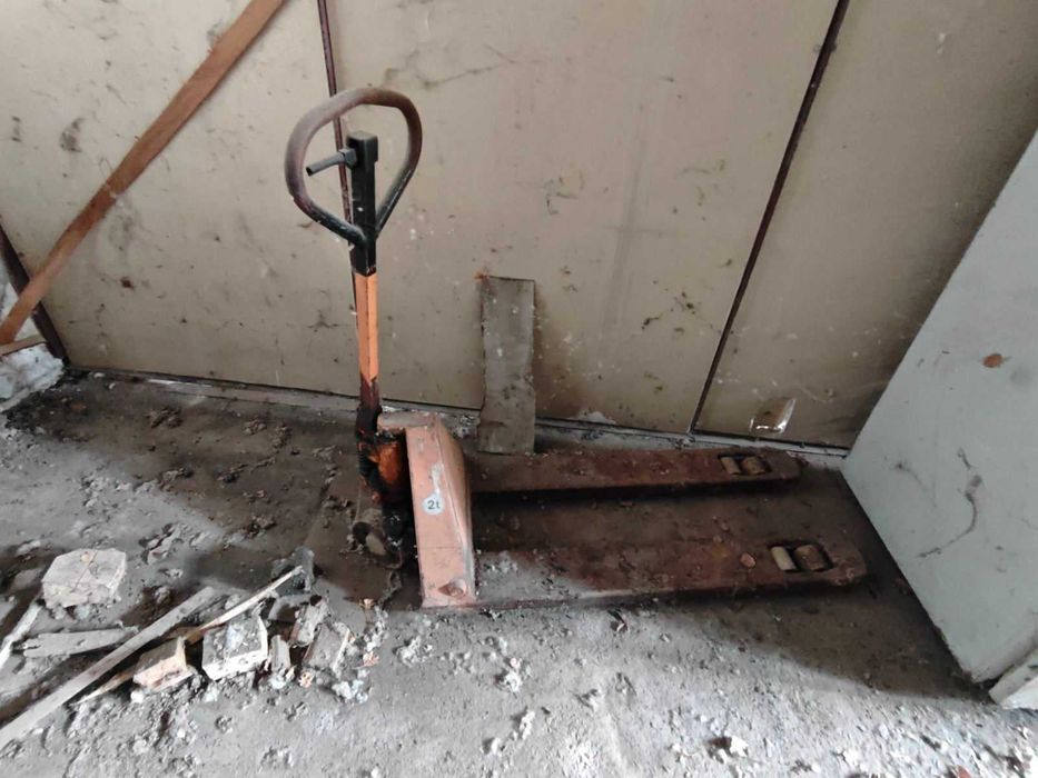 Палетна количка 2 тона