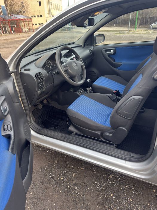 Opel Corsa C an 2004 1,2 benzina 75 cp