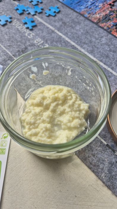 Ciuperca Chefir, Kefir, Iaurt, impreuna cu strecurătoare și lingura