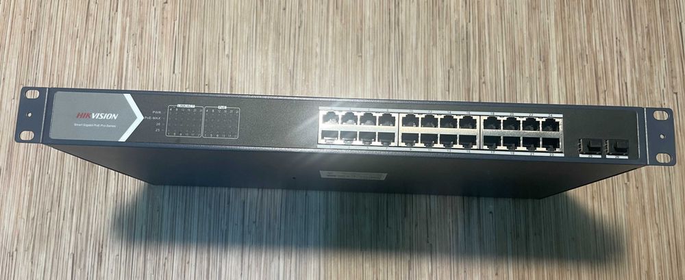 Управляемый коммутатор Hikvision DS-3E1526P-SI