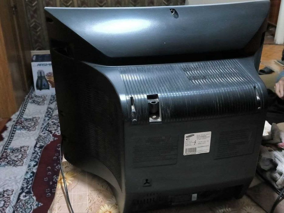 Cтарый телевизор Samsung