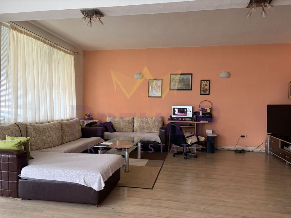 Продава се Къща в Приморско - 611 кв.м за 1350 €/кв.м - Снимка #1