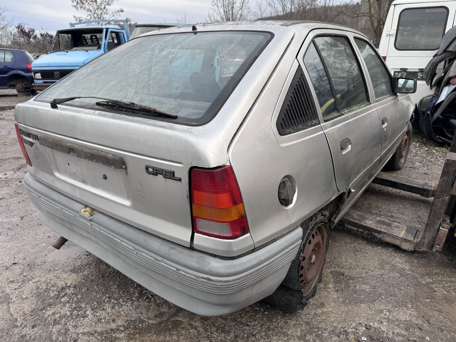 Opel Kadet 1.6i 72hp 1990г На Части