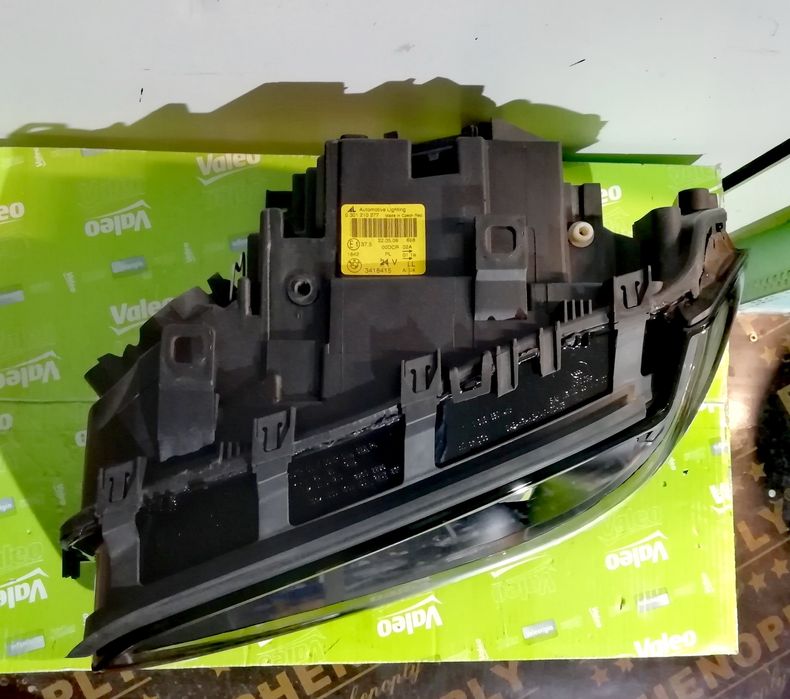 Фар Фарове за БМВ Х3 Е83 / BMW X3 E83 Bi-Xenon.