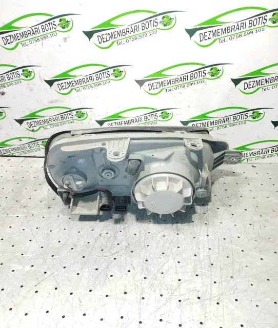 Far stanga Hyundai Santa Fe 2004 2.0 CRDi MT (112 hp)