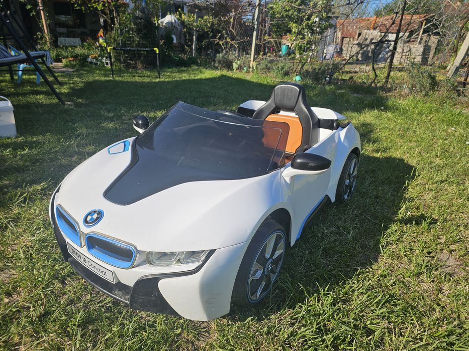 Детска акумулаторна кола BMW i8