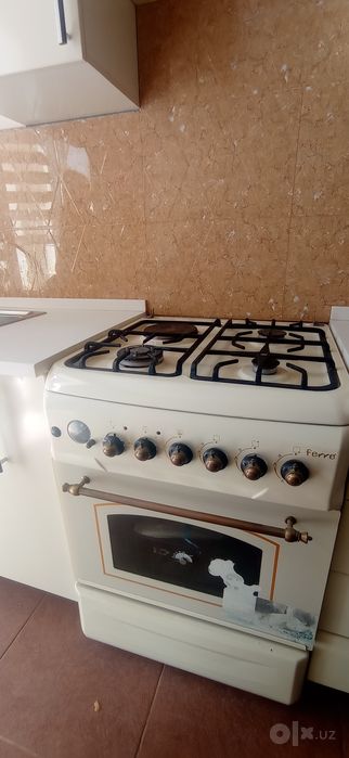 Газовая плита и выпяжка