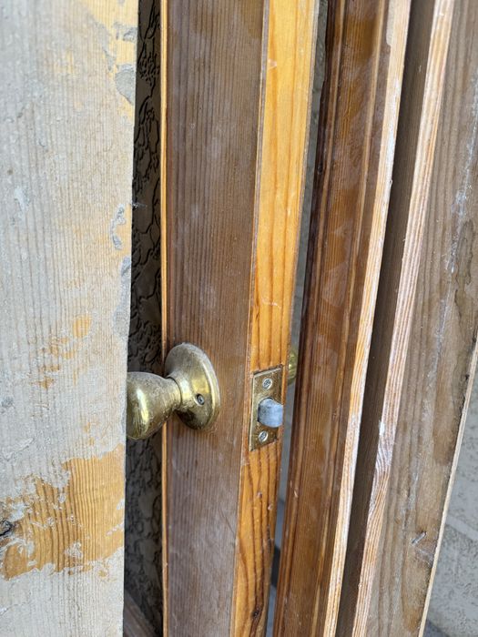 Двери деревянные со стеклом