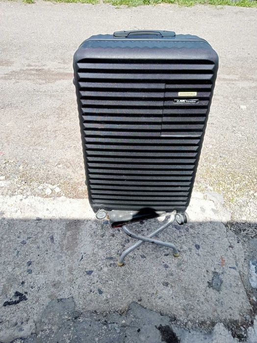 Чемодан 68-46-30 см