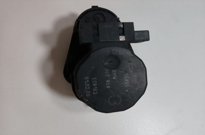 Motoras Behr clapeta aeroterma 6902854 BMW Seria 3 E46