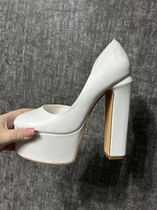 Продам туфли на высоком каблуке