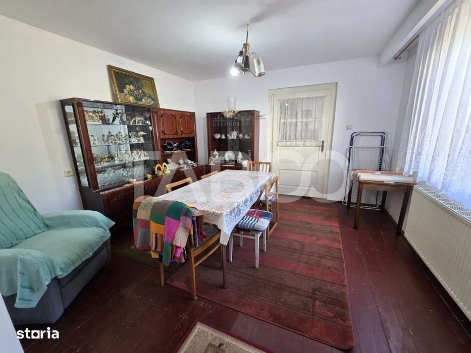 Casa spatioasa de vanzare teren 432 mp zona linistita - Lupeni Sibiu