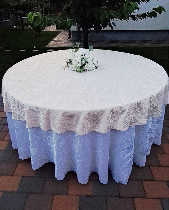 dozatoare bere ,mese ,scaune,corturi si logistca