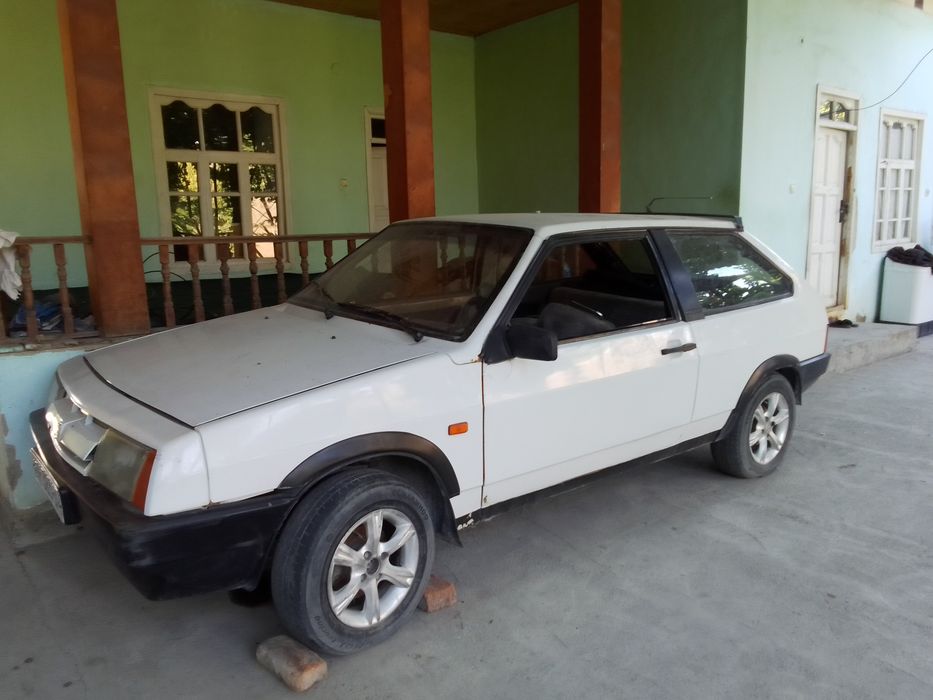 Lada 2108 sotiladi
