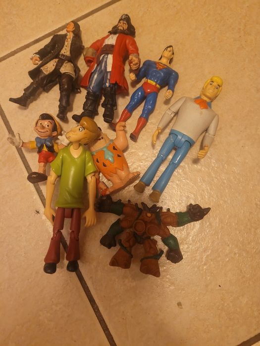 Jucarii: mașinuțe,figurine desene animate